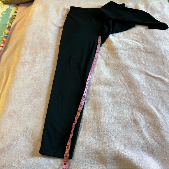 Assets Red Hot Label by Spanx black leggings size 1X stretch compression - Picture 8 of 8